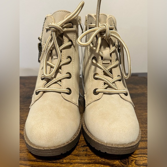 Pop Girls Bone Venti Block Heel Lace Up Boots NWT Various Sizes - Picture 9 of 9